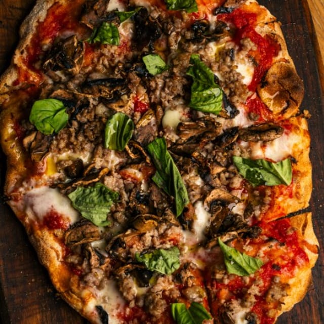 Funghi E Salsiccia Pizza (1 Ft. Pala).