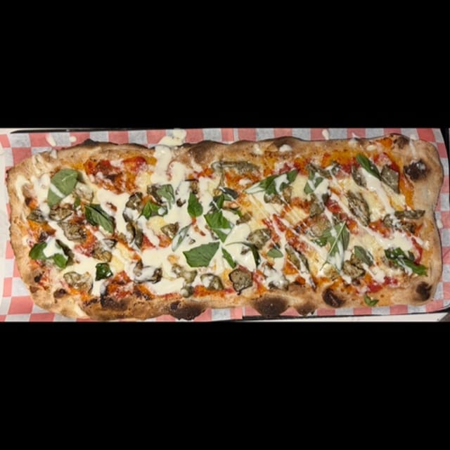 Parmagiana Pizza (2 Ft. Pala).