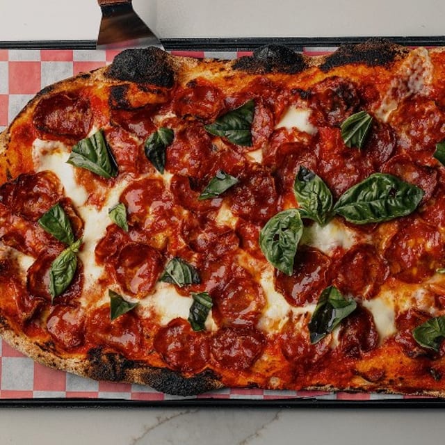 Diavolo Pizza (1 Ft. Pala).