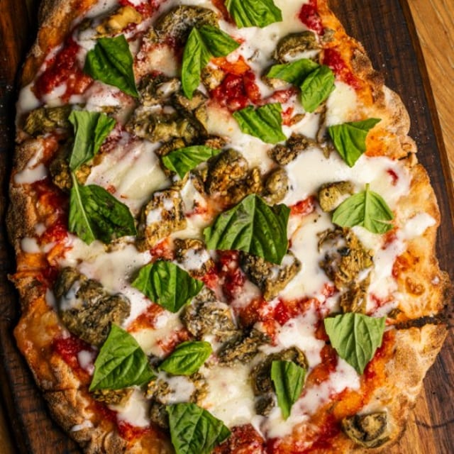 Parmagiana Pizza (1 Ft. Pala).