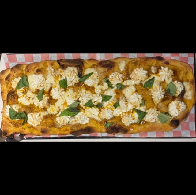 Snow White Pizza (2 Ft. Pala).